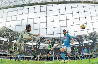  ?? (Getty Images) ?? Sigillo Il gol di Mertens, il suo 10°in campionato