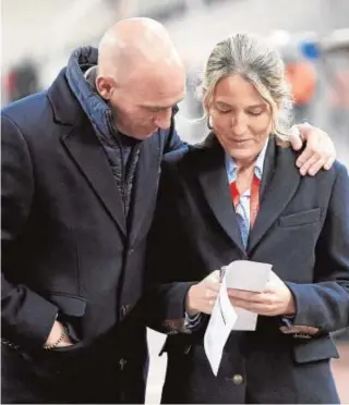  ?? // ABC ?? Nuria Martínez, junto a Luis Rubiales, presidente de la RFEF