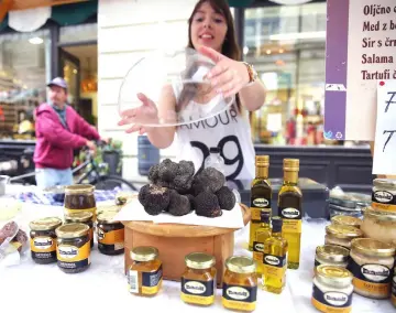  ?? — Bloomberg photo ?? A vendor arranges fresh black truffles at an organic food and drink festival in Ljubljana, Slovenia.