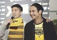  ??  ?? Piolo with Robi Domingo, host of the SunPIOLOgy Xone launch