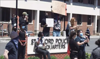  ?? Tyler Sizemore / Hearst Connecticu­t Media ?? About 500 people marched from Harbor Point to the Stamford Police Station on May 31 in honor of George Floyd and all other victims of police brutality.