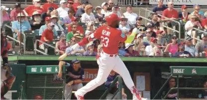  ?? AP ?? Marcell ozuna completa el swing con el que disparó su jonrón productor de tres vueltas