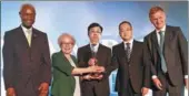  ?? PAN ZHONGMING / CHINA DAILY ?? Surrounded by UN officials, three generation­s of Saihanba Afforestat­ion Community workers receive the Inspiratio­n and Action Award on Tuesday in Nairobi, Kenya.