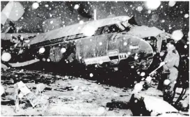  ??  ?? Grim...the shattered plane carrying the Manchester United team in 1958