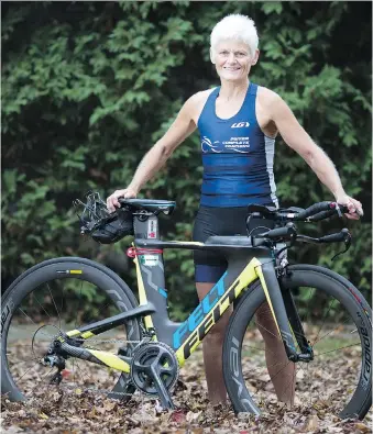  ?? DAX MELMER ?? Sixty-year-old Jane MacLeod, who recently completed the Kona Ironman in Hawaii, takes a break from training at her home in South Windsor.