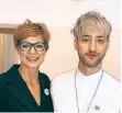  ?? RP-FOTO: BRIGITTE PAVETIC ?? Nicola Schröder mit ihrem Sohn, dem Stylisten Oliver.