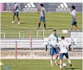  ?? FOTO: DPA ?? Der FC Bayern München trainiert in Kleingrupp­en.