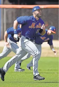  ?? STEVE MITCHELL, USA TODAY SPORTS ?? Tim Tebow takes part in running drillsMond­ay at the Mets spring training site in Port St. Lucie, Fla.
