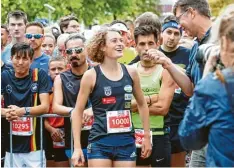  ?? Foto: Alexander Kaya ?? Vor dem Start war Alina Reh noch bester Laune. Während des Rennens wurde sie dann von Magenkrämp­fen gequält.