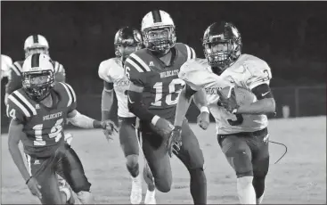  ??  ?? ABOVE: Rockmart’s ZJ Whatley gets loose for a big run over Woodland.