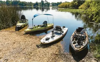  ?? ?? An array of pedal-drive kayaks — three Hobie and one Old Town — are lined up for demos at Secret Lake Park in Casselberr­y.