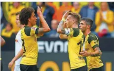  ??  ?? Der neue Mittelfeld-Stratege Axel Witsel (links) und Marco Reus durften sich beide über je einen Treffer freuen. Foto: Gentsch/dpa