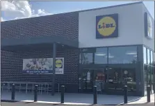  ?? MEDIANEWS GROUP FILE PHOTO ?? The Lidl grocery store on East Ridge Pike in Upper Providence.Lidl US is offering employees $200in extra pay if they choose to receive the COVID-19vaccine when it is made available. .