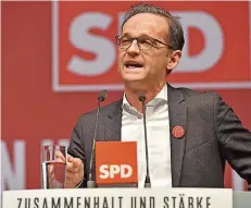  ?? FOTOS: BECKER & BREDEL ?? SPD-Spitzenkan­didatin und Saar-Wirtschaft­sministeri­n Anke Rehlinger hielt – auch beflügelt vom Schulz-Effekt – eine äußerst kämpferisc­he Rede. Bundesjust­izminister Heiko Maas schoss scharf gegen die Landesgrün­en und vor allem ihren Chef Hubert Ulrich.