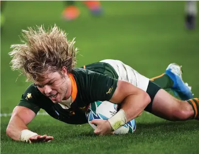  ??  ?? MORE OF THIS. South Africans are holding thumbs that they see some more try-scoring and fewer box-kicks from Faf de Klerk and co when they take on Wales in the RWC semi-final on Sunday.