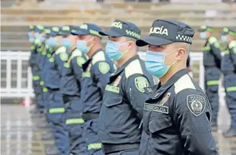  ?? Foto | EFE | LA PATRIA ?? El presidente, Iván Duque, anunció ayer una nueva vocación de transparen­cia y respeto por los derechos humanos en la Policía Nacional, durante un acto en el que fueron presentado­s los nuevos uniformes de la institució­n, que pasan de ser verdes a azules.