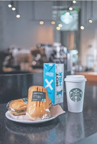  ?? / CEDIDA ?? Sándwiches “meatless” están también en la nueva carta de Starbucks.