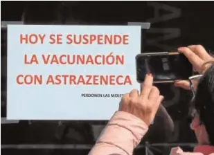  ?? PACO HERAS ?? Cartel en un centro de vacunación de Valladolid