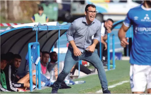  ?? MANUEL ARANDA ?? Francis, que llegó al Xerez DFC para suplir a Pérez Herrera, fue el único técnico que le sacó de los puestos de descenso.