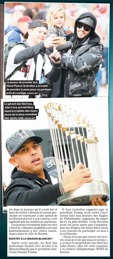  ?? PHOTO AFP PHOTO AFP ?? Le joueur de premier but, Steve Pearce (à droite), a accepté de prendre la pose pour un partisan près du cortège.Le gérant des Red Sox, Alex Cora, portait fièrement le trophée des champions de la Série mondiale hier après-midi.