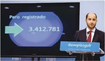  ?? EFE ?? Presentaci­ón. El secretario de Estado de Empleo, Juan Pablo Riesgo, durante la presentaci­ón de los datos de paro y afiliación a la Seguridad Social correspond­ientes al mes de diciembre de 2017.