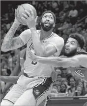  ?? Matthew Hinton Associated Press ?? ANTHONY DAVIS scored 41 points against Kenrich Williams’ Pelicans in his return to New Orleans.