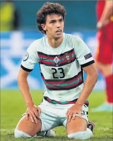  ??  ?? João Félix se lamenta en el partido de la Eurocopa que enfrentó a Portugal y Bélgica.