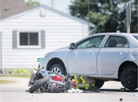  ?? DAX MELMER ?? Blocks were used Monday to hoist a vehicle at the scene of a fatal motorcycle accident at an Essex County intersecti­on.