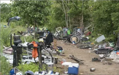  ?? GARY YOKOYAMA, THE HAMILTON SPECTATOR ?? The site is clustered with small mountains of junk; shopping carts, bicycle parts, wiring, furniture, clothing, milk crates, syringes.