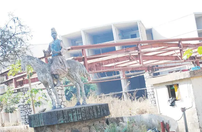  ?? PHOTOS: BY SHEHU K. GORO ?? Monument: A horse rider that once greeted visitors to the iconic Durbar Hotel in Kaduna.