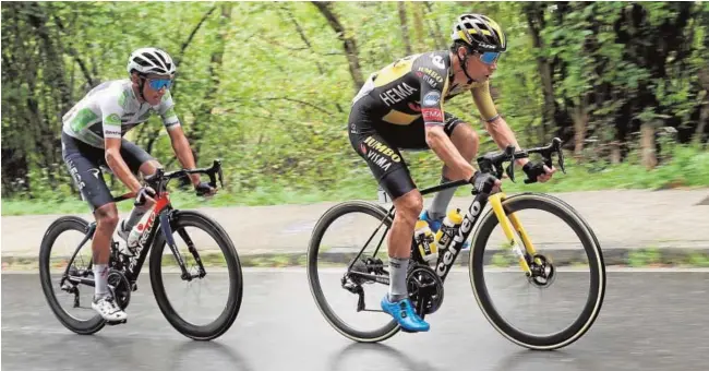  ?? // EFE ?? Roglic y Bernal, ayer en la etapa que terminó en los Lagos de Covadonga