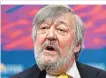  ?? Der Schriftste­ller Stephen Fry drohte mit Austritt ??