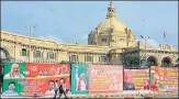  ?? SUBHANKAR CHAKRABORT­Y/HT PHOTO ?? Hoardings welcoming BJP president Amit Shah adorn the Vidhan Bhavan boundary wall on Saturday.