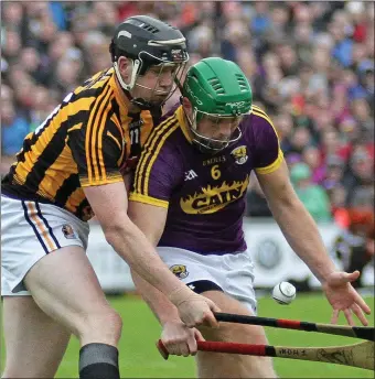  ??  ?? The battle of the big men between Matthew O’Hanlon andWalterW­alsh, two Good Counsel past pupils.