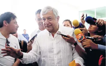  ??  ?? Andrés Manuel López Obrador aseguró que solamente ha tenido encuentros privados con empresario­s, pero enviados de la Secretaría de Gobernació­n, dice, se cuelan a los encuentros para obtener informació­n.