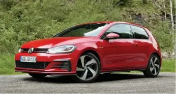  ?? BENJAMIN HUNTING PHOTOS/AUTOGUIDE.COM ?? For 2018, the Volkswagen GTI has gained access to almost all of the R’s most compelling equipment, except AWD.