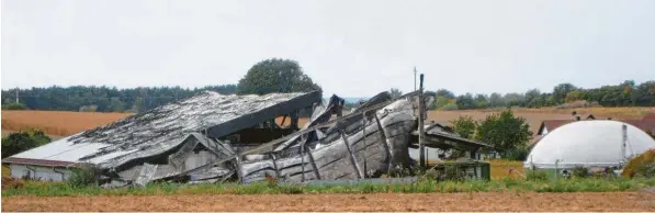  ?? Foto: Gemeinde Gachenbach ?? Beim Großbrand einer Maschinenh­alle in Habertshau­sen im August waren rund 150 Feuerwehrk­räfte aus der näheren und weiteren Umgebung im Einsatz. Die Arbeitgebe­r dürfen die Einsatzzei­ten bei der Kommune geltend machen.