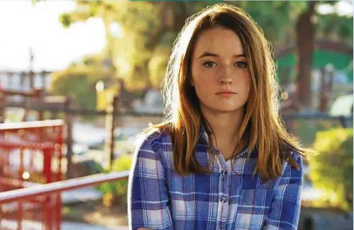  ??  ?? L’attrice Kaitlyn Dever nei panni di Marie, la protagonis­ta di Unbelievab­le . La serie è il racconto dal punto di vista delle vittime: l’attenzione delle detective è infatti concentrat­a su chi ha subito violenza sessuale, non sullo stupratore, come avviene di solito in tv e al cinema