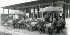  ??  ?? Am 21. Mai 1930 wurde der Kiosk im Familienba­d eröffnet. Nur wenige Jahre später wurde er bereits erweitert.