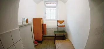  ?? Foto: Alexander Kaya ?? Ein Blick in eine Zelle in der Ulmer Justizvoll­zugsanstal­t am Frauengrab­en. Das Gefängnis ist seit Längerem chronisch überbe legt.