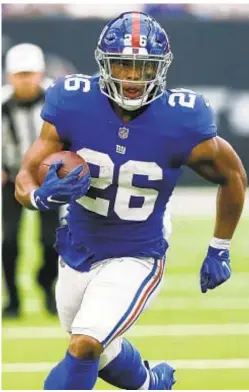  ?? GETTY ?? Saquon Barkley, off to a fast start with the Giants, gets a thumbs up from former Giant running back Tiki Barber.