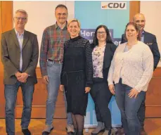  ?? FOTO: CDU-KREISVERBA­ND ?? Auf dem Bild zu sehen (von links): Gerwig Müller, Hubert Menz, Sabine Rehmheinze­lmann, Rosian Eisele, Stefanie Fischer und Marko Ziller. Nicht auf dem Bild zu sehen sind die Bürgermeis­ter Peter Diesch (Bad Buchau) und Tobias Wäscher (Betzenweil­er) sowie Johanna Riegger.