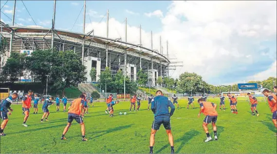  ?? FOTO: RCDE ?? Los de Quique Sánchez Flores jugarán ante el Hamburgo en el VolksparkS­tadion Ayer se entrenaron en un campo anexo al estadio del HSV y tras el partido regresarán a Barcelona