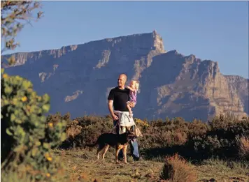  ?? PICTURE: SCHALK ?? GOOD FOR GLUCOSE: A stroll after a meal could help control diabetes type two. ZUYDAM / AP