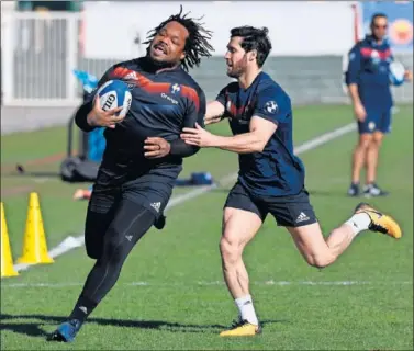  ??  ?? EL DÍA DE LA BESTIA. Tras cumplir sanción, Bastareaud regresa a una Francia que vive una gran crisis.