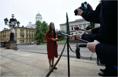  ?? FOTO: MARKKU ULANDER/LEHTIKUVA ?? Statsminis­ter Sanna Marin (SDP) ledde förhandlin­garna på Ständerhus­et på tisdagen. Regeringen förbereder sig på att luckra upp alla restriktio­ner från och med första juli.