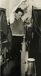  ?? Instrument­s. Photograph: Audrey Wood ?? Martin Wood with one of the earliest supercondu­cting magnets made by Oxford