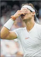  ?? FOTO: EFE ?? Nadal, lamentándo­se ante Djokovic