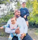  ??  ?? Tyson Matenga with his children Rioss, 8, and Aalieyah, 11 months.