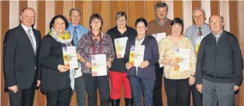  ?? FOTO: FREYA DITTMER ?? Ehrungen haben die Cäcilienfe­ier in Röttingen bestimmt, von links: Chorleiter Helmut Dittmer, Gabriele Dittmer, Josef Egetenmeye­r, Christa Köhrle, Walburga Kuchler, Elisabeth Dambacher, Franz Röhrer, Irmgard Feil, Erich Weizmann und Pfarrer Josef Höfler.